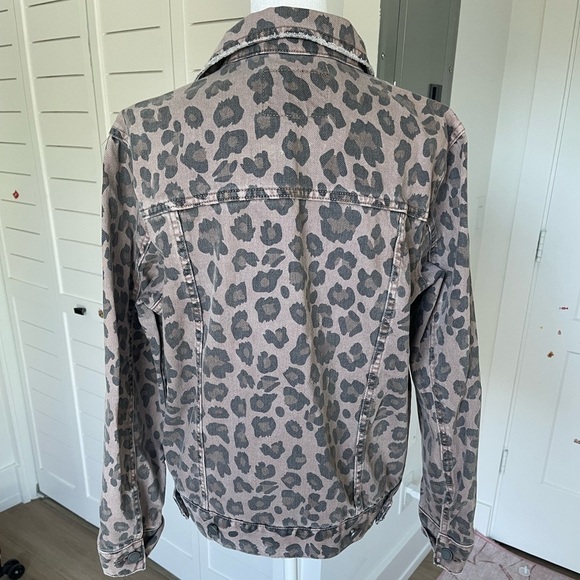 Blank NYC Brown Cheetah Print Denim Trucker Jacket - Size Medium - Picture 4 of 7
